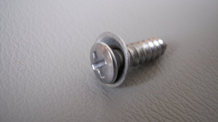 Krom skruv AU-2774 med liten bricka 4# 8*5/8" 6 st/pack