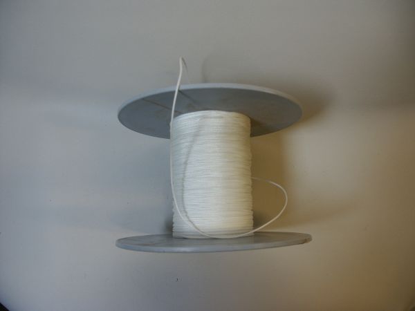 POLYESTER SILKE LINA Vit 1,2 mm knapplina