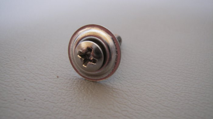 Krom skruv 2771 med bricka 6 * 8*5/8" 6 styck