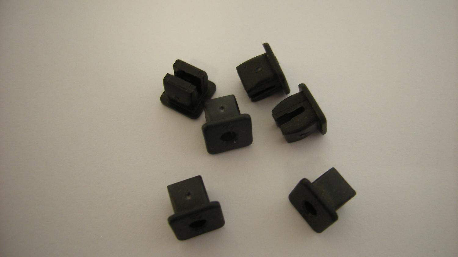 Plastmutter 6 styck korta till VW samt Ford