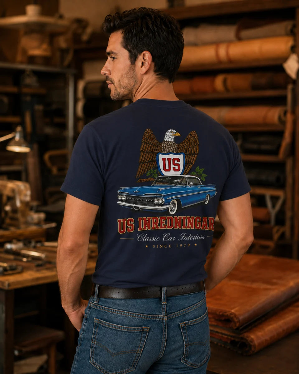 Marinblå USEAGLE Wear t-shirt i sadelmakeriverkstad